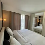 Bord De Avec Piscine Apartamento *