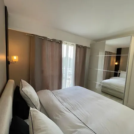 Bord De Avec Piscine Apartment *
